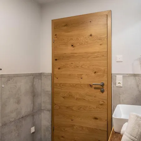Tirolee Marchegg 3*